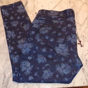 EUC WIT & WISDOM Denim Floral Stretch Skinny Jeans